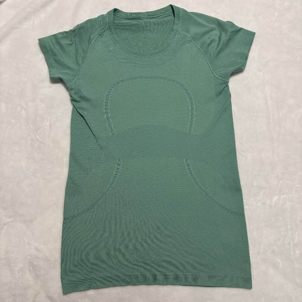 Lululemon Swiftly Tech Short Sleeve Crew - Size 10